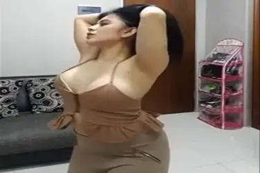 Gadis Cantik Pasrah Goyang Kasur Crot Dalam