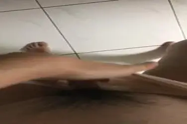 Gadis Cantik Pasrah Goyang Kasur Kantor